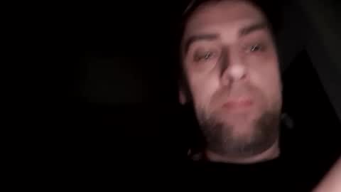 Snapshot of mikavfr chatting on 12/01/25, 04:28 Mika online show from 12/01/25, 04:28