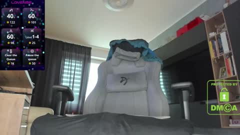 Snapshot of mikavfr chatting on 12/04/25, 09:07 Mika online show from 12/04/25, 09:07