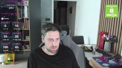 Snapshot of mikavfr chatting on 12/18/25, 12:11 Mika online show from 12/18/25, 12:11