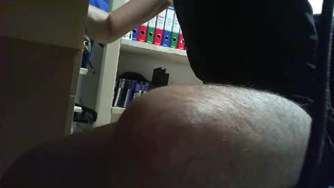 Snapshot of mike85bg chatting on 04/13/26, 09:20 mike85bg online show from 04/13/26, 09:20