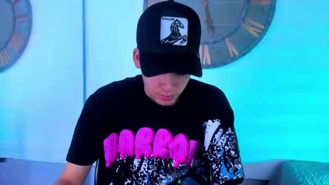 Mike 0233 online show from 01/12/25, 04:52