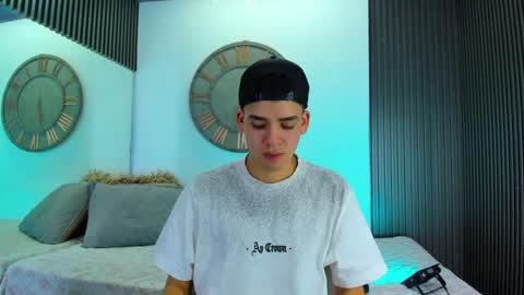 Mike 0233 online show from 02/05/25, 04:06