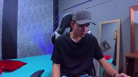 Mike 0233 online show from 03/08/25, 04:12