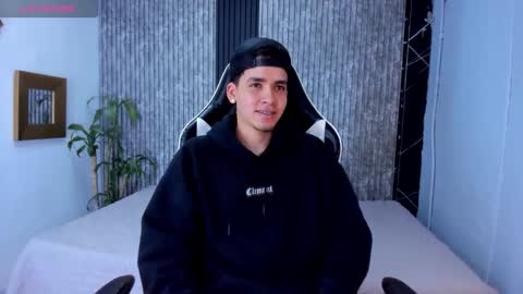 Mike 0233 online show from 09/27/25, 04:17