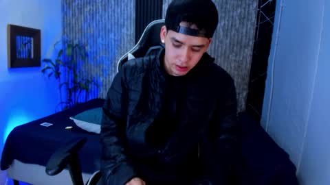 Mike 0233 online show from 09/28/25, 04:40