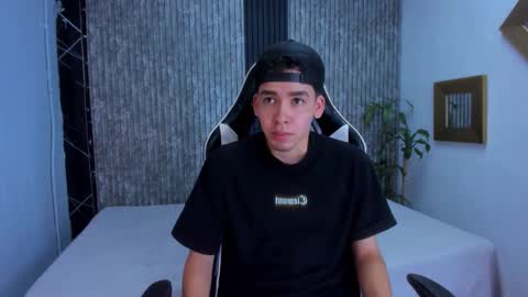 Mike 0233 online show from 10/07/25, 04:53