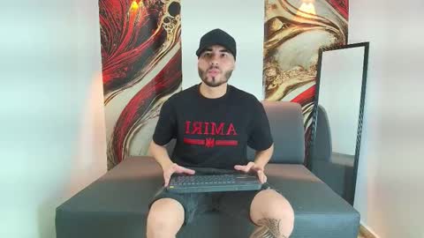 Snapshot of mike_kurtt chatting on 12/18/25, 07:42 MIKE online show from 12/18/25, 07:42