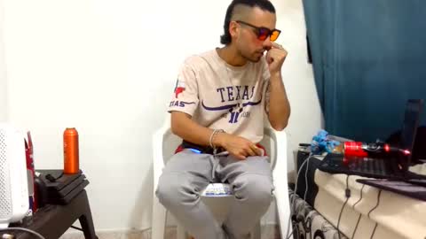 Snapshot of mike_leonrey22 chatting on 12/22/25, 12:40 mike_leonrey22 online show from 12/22/25, 12:40