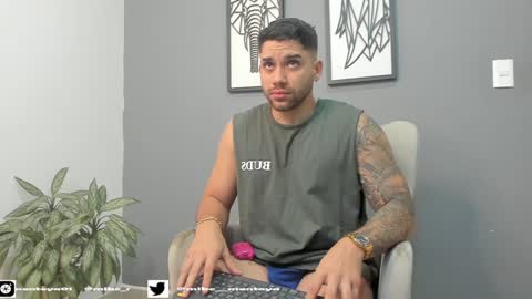 Snapshot of mike_montoya chatting on 01/15/25, 03:43 Mike Montoya online show from 01/15/25, 03:43