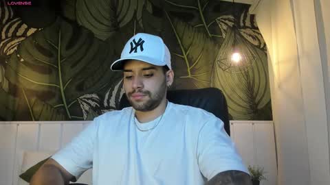 Snapshot of mike_montoya chatting on 09/20/25, 04:02 Mike Montoya online show from 09/20/25, 04:02