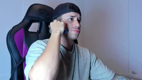 Snapshot of mike_montoya chatting on 12/05/25, 12:25 Mike Montoya online show from 12/05/25, 12:25