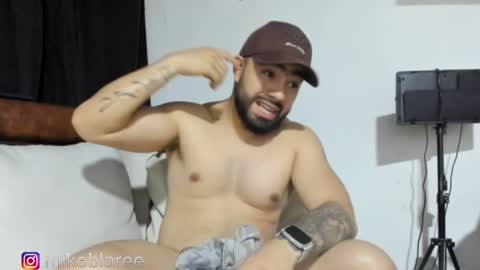 Snapshot of mikeblaree chatting on 11/15/25, 03:37 mikeblaree online show from 11/15/25, 03:37