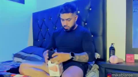 Snapshot of mikeblaree chatting on 01/09/26, 07:04 mikeblaree online show from 01/09/26, 07:04