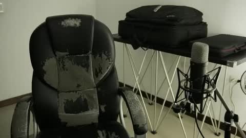 M i k e Crusoe online show from 04/01/26, 07:33