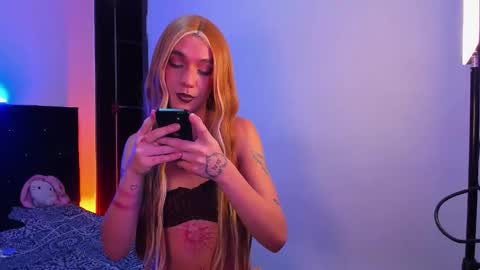 Snapshot of mikee_g chatting on 02/21/26, 02:01 ZARA BLARE online show from 02/21/26, 02:01