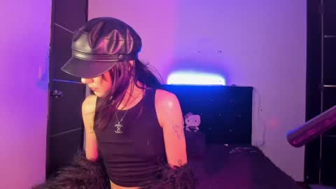 Snapshot of mikee_g chatting on 04/21/26, 10:23 ZARA BLARE online show from 04/21/26, 10:23