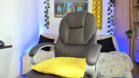 Snapshot of mikee_scooth chatting on 01/19/25, 03:21 mikee_scooth online show from 01/19/25, 03:21