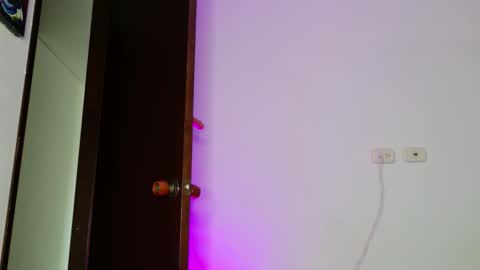 Snapshot of mikegaitan1 chatting on 10/20/25, 09:48 mikegaitan1 online show from 10/20/25, 09:48