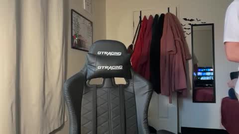 Snapshot of mikeiron126150 chatting on 11/17/25, 11:32 mikeiron126150 online show from 11/17/25, 11:32