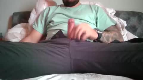 Snapshot of mikerr22 chatting on 10/02/25, 10:22 Mike online show from 10/02/25, 10:22