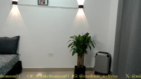 Snapshot of mikethomson01 chatting on 04/12/26, 04:06 Mike online show from 04/12/26, 04:06