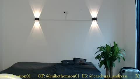 Snapshot of mikethomson01 chatting on 04/21/26, 02:56 Mike online show from 04/21/26, 02:56