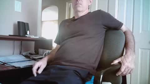 Snapshot of mikewulds chatting on 09/27/25, 01:05 Mike online show from 09/27/25, 01:05