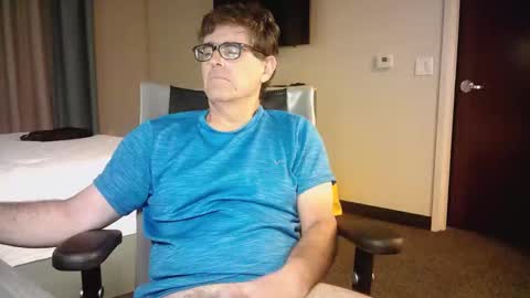 Snapshot of mikewulds chatting on 01/10/26, 02:13 Mike online show from 01/10/26, 02:13