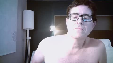 Snapshot of mikewulds chatting on 03/08/26, 01:47 Mike online show from 03/08/26, 01:47