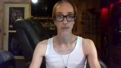 Snapshot of mikey33436 chatting on 12/04/24, 01:03 Michael online show from 12/04/24, 01:03