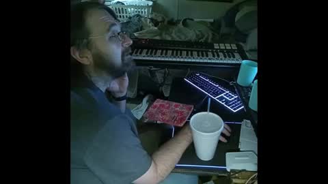 Snapshot of mikeylikesit38 chatting on 12/04/24, 04:21 Mikey online show from 12/04/24, 04:21