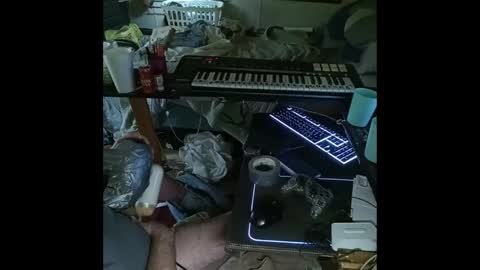 Snapshot of mikeylikesit38 chatting on 12/04/24, 10:46 Mikey online show from 12/04/24, 10:46