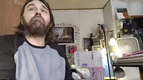 Snapshot of mikeylikesit38 chatting on 01/11/25, 03:42 Mikey online show from 01/11/25, 03:42