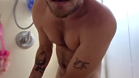 Snapshot of mikeylove92 chatting on 09/15/25, 04:23 Mikey b online show from 09/15/25, 04:23