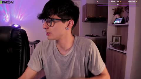 Snapshot of mikeyvioleta chatting on 04/05/26, 01:36 VIOLETAMIKE online show from 04/05/26, 01:36