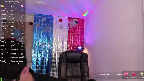 Snapshot of mikeyvioleta chatting on 07/22/26, 09:06 VIOLETAMIKE online show from 07/22/26, 09:06