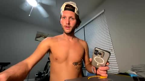 Snapshot of mikeywhite123 chatting on 12/14/24, 10:13 mikeywhite123 online show from 12/14/24, 10:13