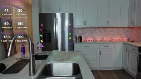 Snapshot of mikmagik chatting on 12/29/24, 03:11 Mikaylah online show from 12/29/24, 03:11