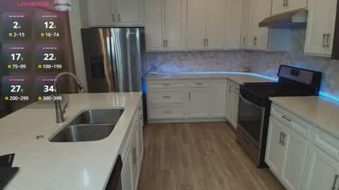 Snapshot of mikmagik chatting on 01/14/25, 02:08 Mikaylah online show from 01/14/25, 02:08