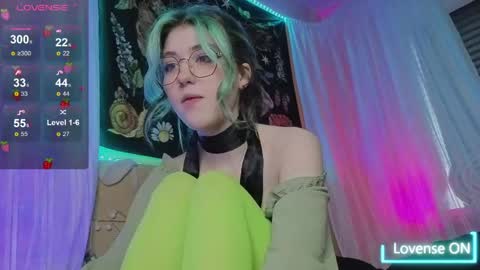 Snapshot of miko_meow chatting on 04/30/26, 12:33 Miko online show from 04/30/26, 12:33