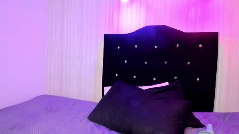   miku katsuragi  online show from 11/11/25, 12:10