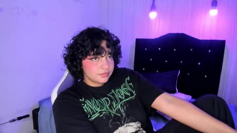   miku katsuragi  online show from 11/22/25, 11:48