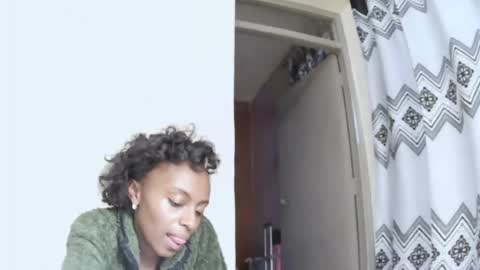 Snapshot of mil_milon chatting on 06/15/26, 07:16 Milo online show from 06/15/26, 07:16