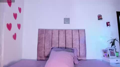 Snapshot of mila_1wood chatting on 09/26/25, 01:04 mila_1wood online show from 09/26/25, 01:04