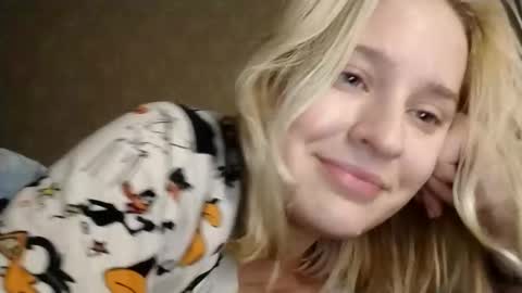 Snapshot of mila_420 chatting on 12/19/25, 11:45 Mila 420 online show from 12/19/25, 11:45