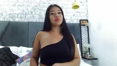 Snapshot of mila_adamss chatting on 01/20/25, 11:24 mila_adamss online show from 01/20/25, 11:24