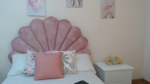 mila_adamss online show from 06/06/26, 11:04