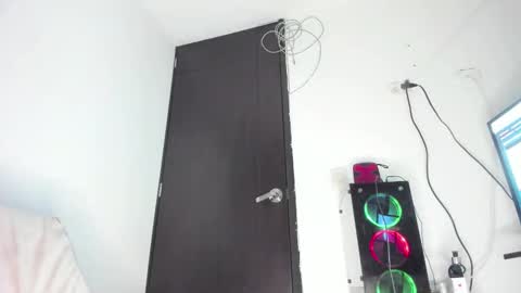 Mila Dash online show from 11/20/25, 12:22