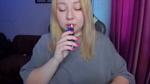 Snapshot of mila_foxxxy chatting on 11/11/25, 10:15 Mila shy sensual person online show from 11/11/25, 10:15