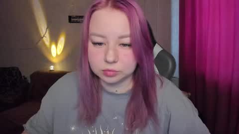 Snapshot of mila_foxxxy chatting on 11/28/25, 09:45 Mila shy sensual person online show from 11/28/25, 09:45